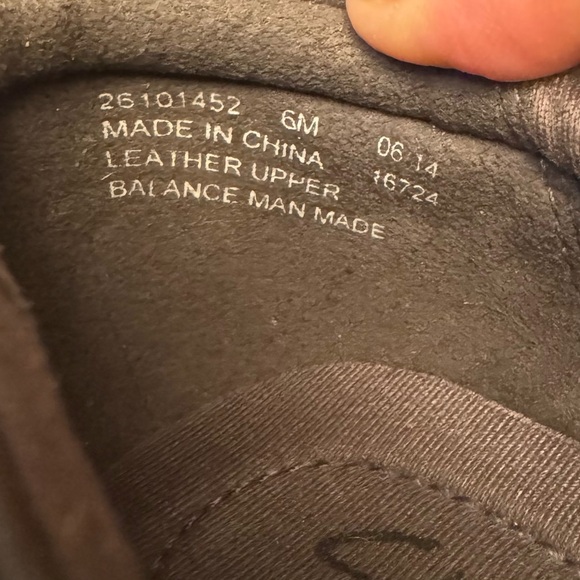 Clarks Brown Leather Slip-On Block Heel Booties Elastic Comfort Shoes Size 6 - Picture 12 of 12